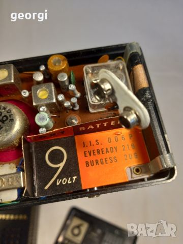 ретро японско бакелитово радио транзистор Universal , снимка 8 - Радиокасетофони, транзистори - 45462227