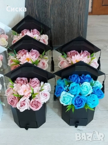 Тематични букети в бяло и черно със 11 броя сапунени цветя за предстоящите абитуриенти,абсолвенти🎓, снимка 13 - Подаръци за жени - 45406164