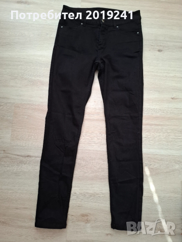 Черни изчистени дънки