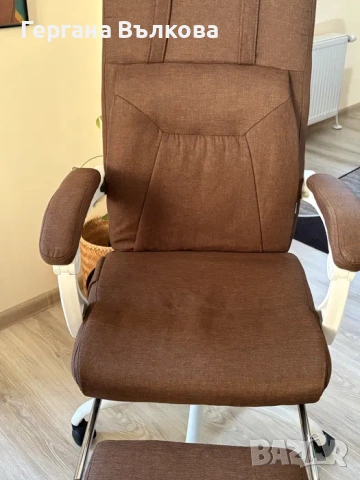 Офис стол с масажираща възглавница и подвижна поставка за крака , снимка 2 - Столове - 53126484