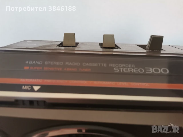 AIWA STEREO 300 4 Band GhettoBlaster Radio Cassette, снимка 2 - Радиокасетофони, транзистори - 50552411