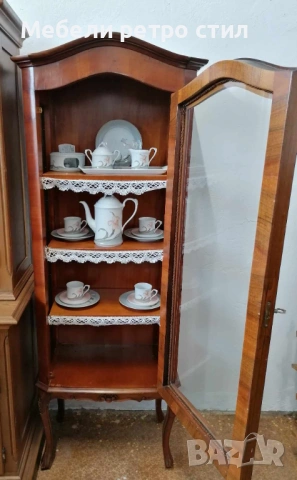 Невероятно красива барокова витрина с остъклена вратичка и елегантно извити крака. , снимка 7 - Секции и витрини - 53380713