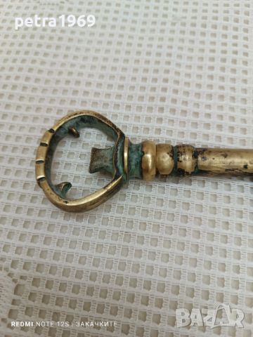 Стар бронзов ключ-тирбушон, снимка 4 - Антикварни и старинни предмети - 45765287