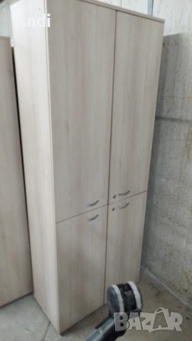 Продавам Гардероб - с четири врати и рафтове 203/40/100 със забележки