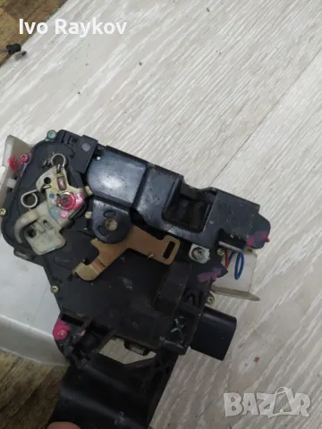 Задна ,дясна, Ключалка VW Passat 5 , , снимка 3 - Части - 50273976