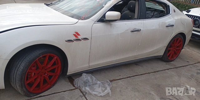 Продавам МАЗЕРАТИ ГИБЛИ 2012 /17 колата е за части, снимка 2 - Части - 53643113