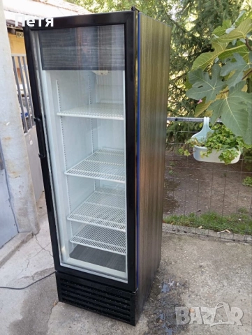 Хладилна витрина, снимка 1