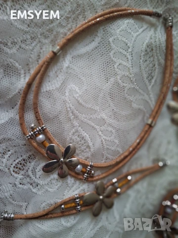 Комплект колие и гривна естествен корк, снимка 2 - Бижутерийни комплекти - 50972181