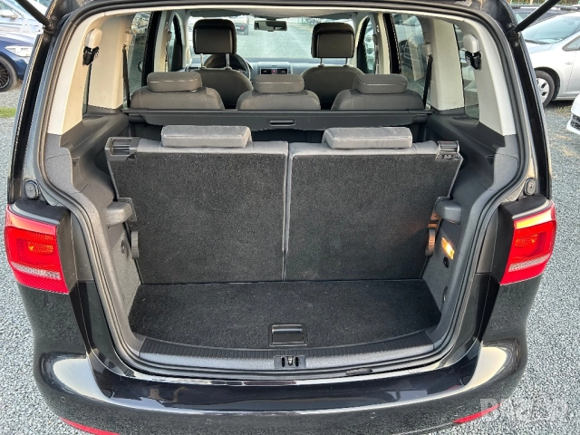 VW TOURAN 2.0TDI 7местен, снимка 13 - Автомобили и джипове - 51485861