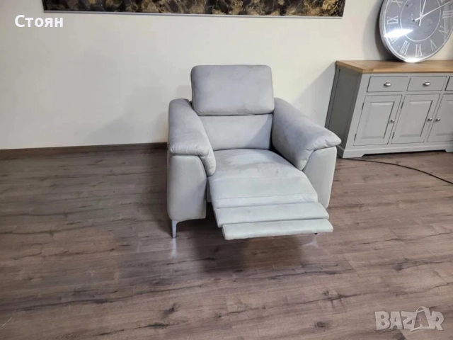 Светло сив фотьойл от плат с електрически релаксиращ механизъм, снимка 4 - Дивани и мека мебел - 52010973