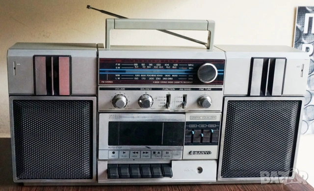 Sanyo M9813!Сервизиран! 