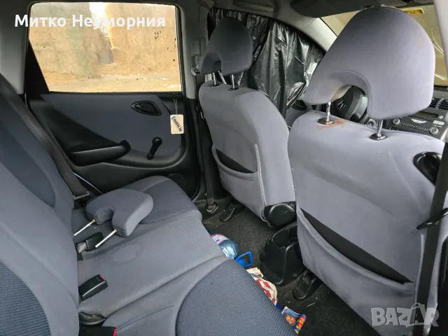 Продавам ударен автомобил Honda Jazz, снимка 10 - Автомобили и джипове - 48542874