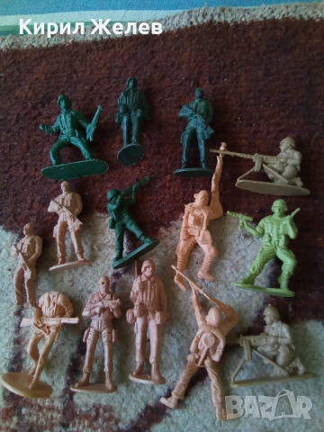 Войници пластмасови 12 броя 51727, снимка 8 - Колекции - 52105510