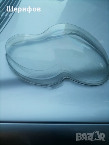 Продавам стъкло на десен фар