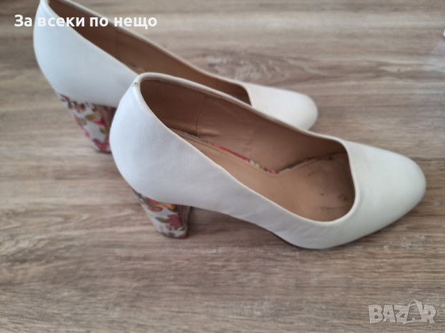 Дамски бели обувки със шарен ток на цветя 39 номер, снимка 11 - Дамски обувки на ток - 45018440