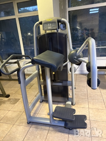 Technogym Glute Machine / Глутеус, снимка 2 - Фитнес уреди - 52112116