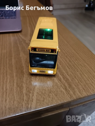 Училищен автобус 1:32 модел