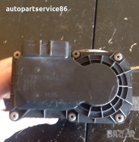 Дроселова клапа 2203028050 за Toyota Avensis (2003-2007), снимка 2 - Части - 54299101