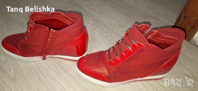 Страхотни, супер лекички червени обувки със скрита платформа. Обувани само веднъж!, снимка 3 - Дамски ежедневни обувки - 45725165