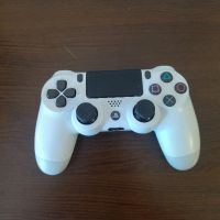 Продавам оригинален джойстик за Playstation 4 (PS4), снимка 1 - Аксесоари - 46029669