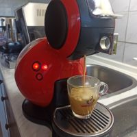 Кафе машина Крупс за капсули Долче Густо, работи перфектно и прави страхотно кафе с каймак , снимка 1 - Кафемашини - 45179186
