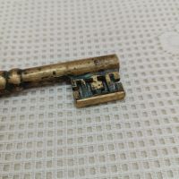 Стар бронзов ключ-тирбушон, снимка 3 - Антикварни и старинни предмети - 45765287