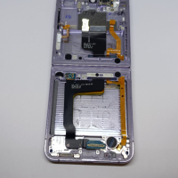 Рамка за дисплея за Samsung Galaxy Z Flip 4 5G F721 purple употребявана, снимка 2 - Резервни части за телефони - 44951683