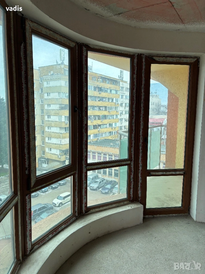 Четиристаен апартамент в гр. Ботевград, снимка 1