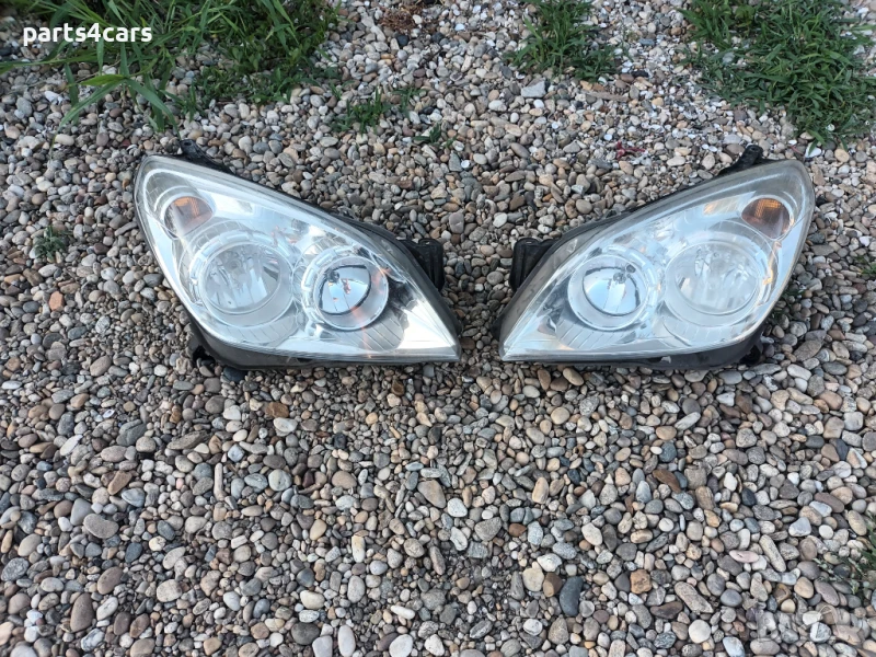 ляв и десен бял фар за опел астра х OPEL ASTRA H, снимка 1