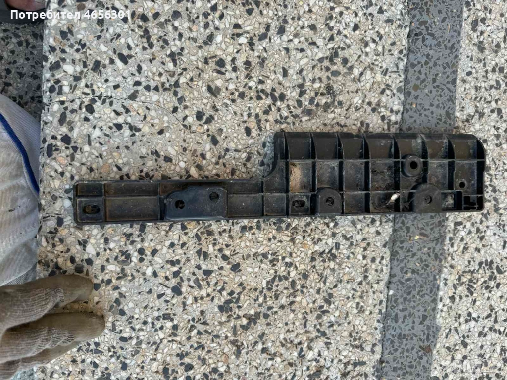 Дясна пласт маса от вътре на десен праг на Audi Ауди A8 H4 D4 само за 20лв. 4h4863752, снимка 1