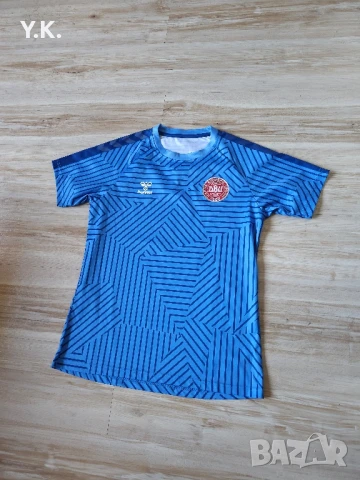 Оригинална дамска тениска Hummel x Denmark National Football Team / Season 22 (Pre-Match), снимка 2 - Тениски - 50548257