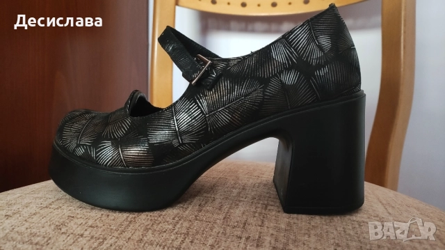 Дамски обувки с дебел ток 