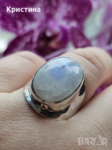 Сребърен пръстен с Лунен камък
