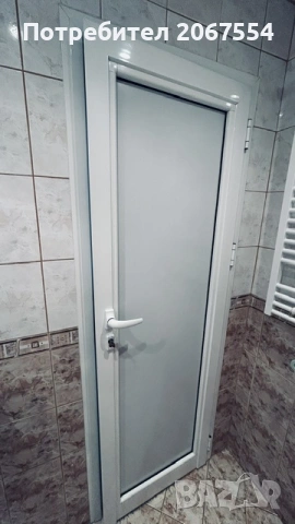 Почти нова алуминиева бяла врата за баня, с огледало-70/197, снимка 3 - Врати за баня - 54046644