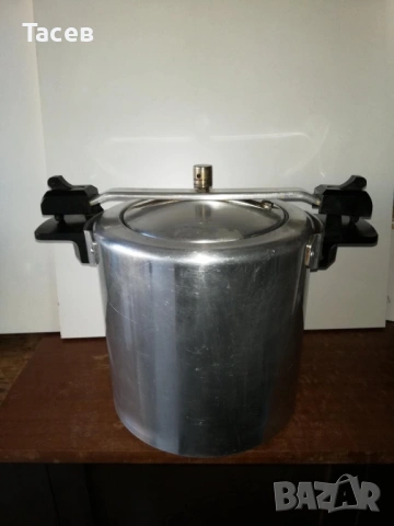 Продавам унгарска тенджера под налягане "Кукта" 8 литра 