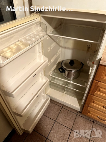 Хладилник Liebherr с фризер отгоре здрав и надежден, снимка 2 - Хладилници - 54092351