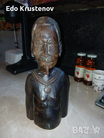 Масивна африканска дървена скулптура 