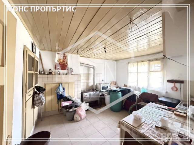 Двуетажна къща с просторен двор и гараж в с. Добромирка, обл. Габрово., снимка 4 - Къщи - 53857288