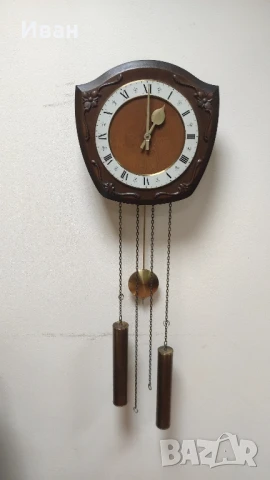 Стенен механичен часовник