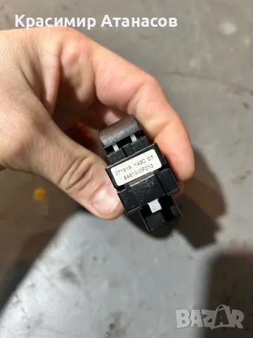 84810-0F010. Бутон ел. стъкло предно дясно за Тойота корола версо.  , снимка 3 - Части - 49454558