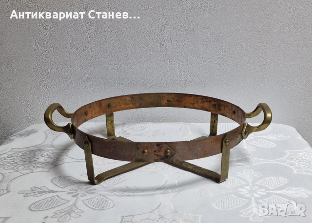 Медна стойка за горещо сервиране 