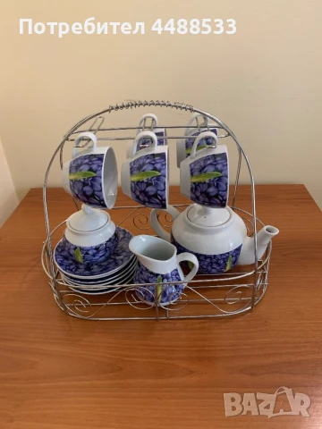 Сервиз за чай на поставка