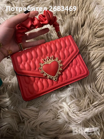 Червена чантичка със златен елемент, снимка 2 - Чанти - 53090958