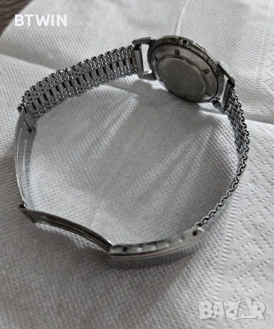 Винтидж механичен часовник с червен циферблат – неизвестна марка ! , снимка 3 - Мъжки - 53573066