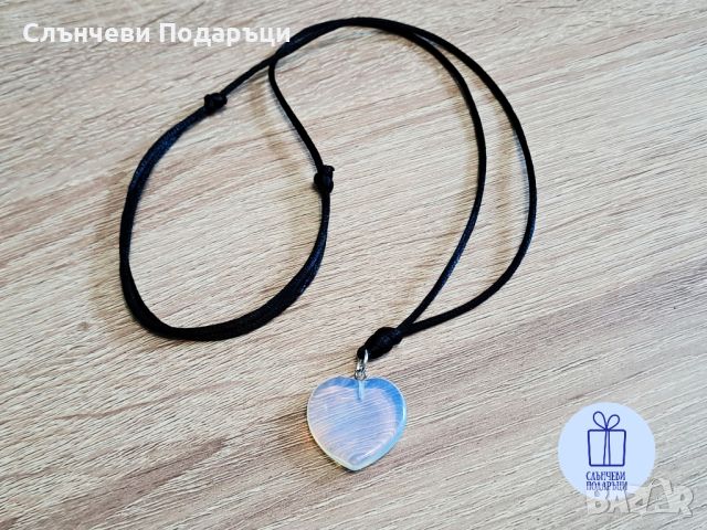 Колие / Гердан / Медальон от Лунен Камък Сърце и Сатенена Връвка Ръчна Изработка Естествени Камъни
