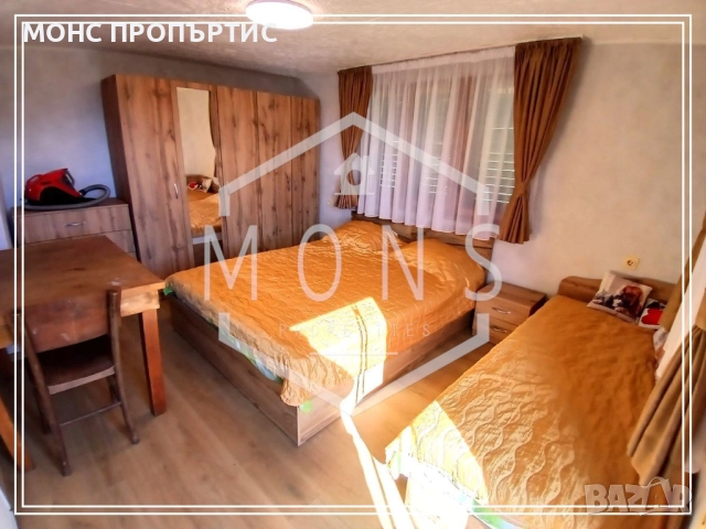 Двуетажна вила с панорамна гледка в близост до "Лозарска среща", м. Крушевски баир, гр. Севлиево.