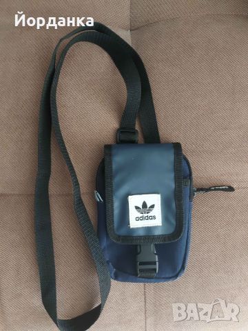 Adidas чантичка, снимка 1 - Чанти - 46633601