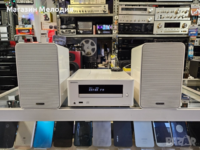Аудиосистема ONKYO CR-255 с две тонколони и оригинално дистанционно. Има радио, диск, usb, ipod и au