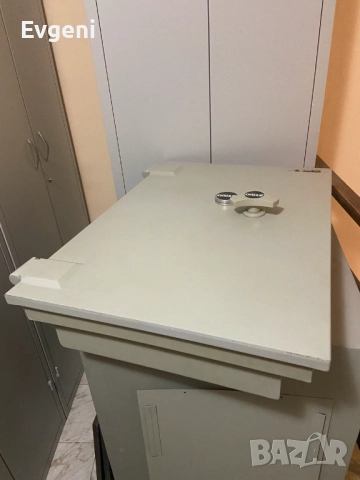 Продавам огнеупорна метална каса  , снимка 2 - Друго търговско оборудване - 52359855