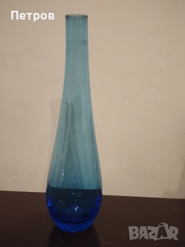 Вазичка от синьо стъкло 